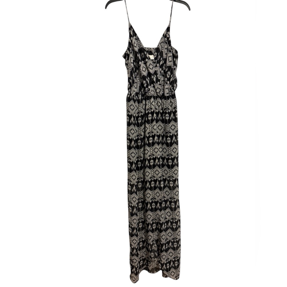 Elegant Black and White Maxi Dress